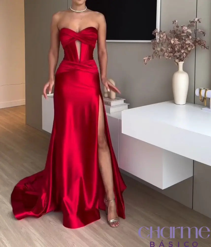 Vestido Scarlet Elegance – Paixão e Glamour em Cada Detalhe!