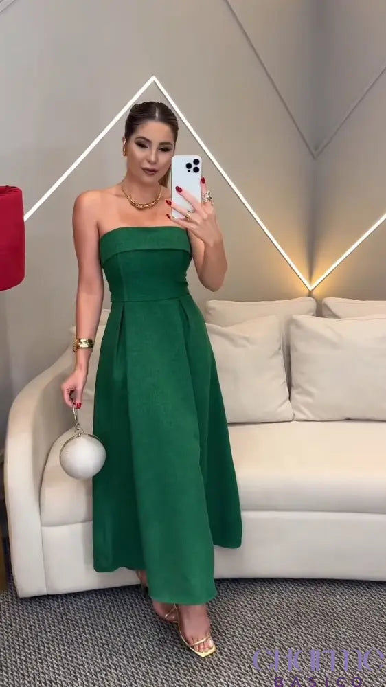 Vestido Emerald – Elegância e Simplicidade Atemporal!