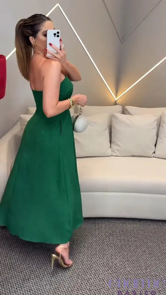 Vestido Emerald – Elegância e Simplicidade Atemporal!