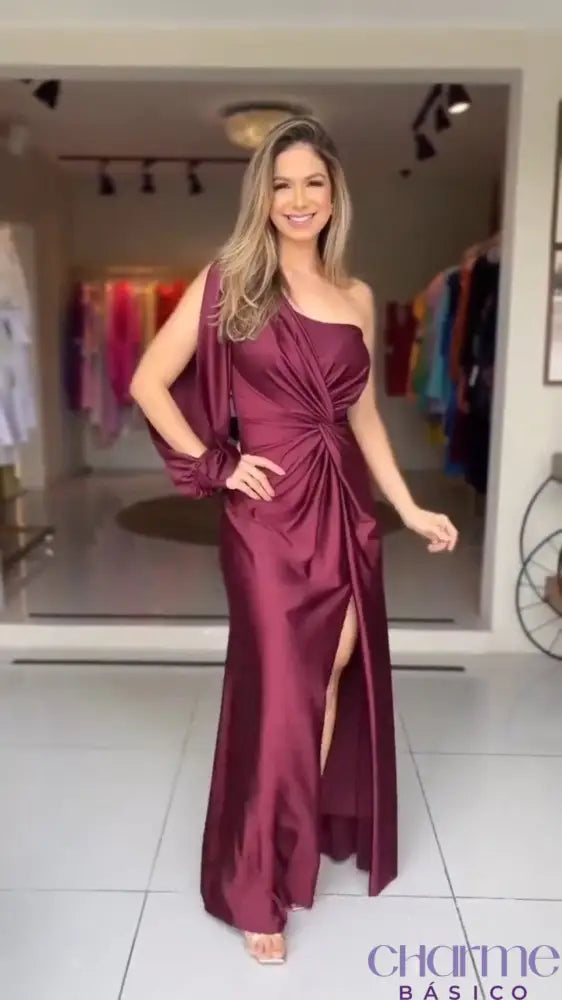 Vestido Mara  – Elegância e movimento em um só modelo!