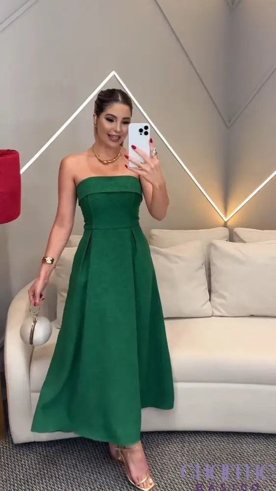 Vestido Emerald – Elegância e Simplicidade Atemporal!