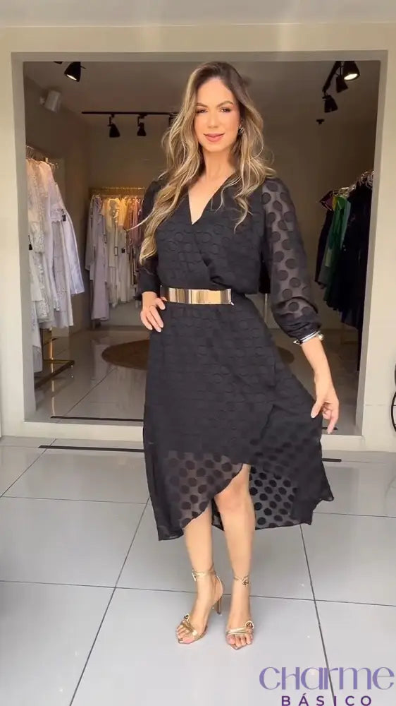 Vestido Amélie – Leveza e Elegância em Cada Movimento!