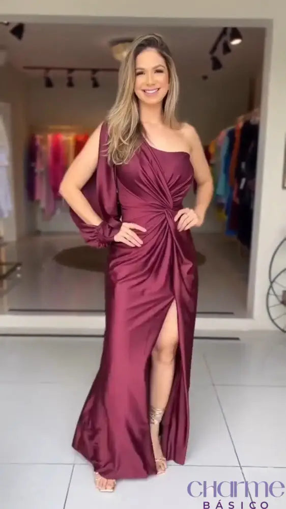 Vestido Mara  – Elegância e movimento em um só modelo!