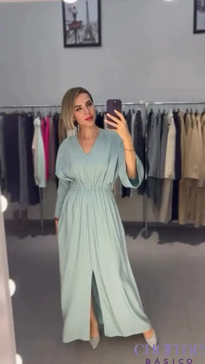 Vestido Sabrina - Elegância Sutil com um Toque Moderno