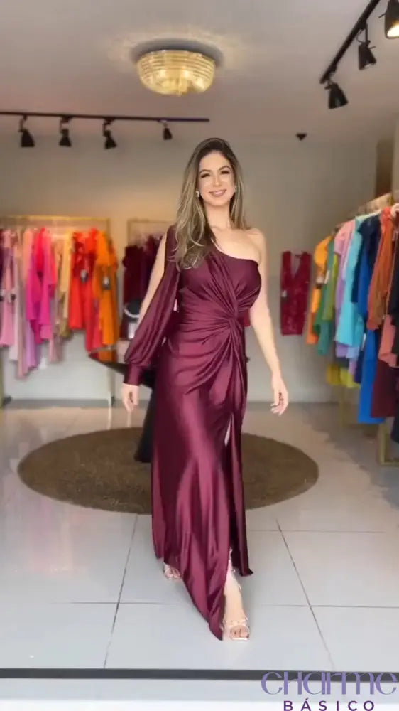 Vestido Mara  – Elegância e movimento em um só modelo!