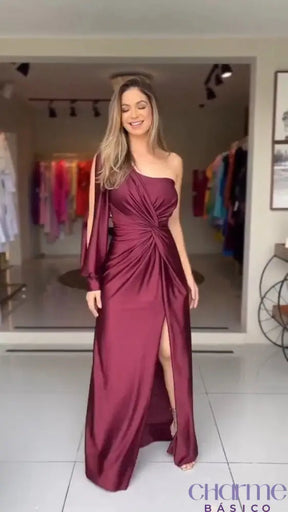 Vestido Mara  – Elegância e movimento em um só modelo!