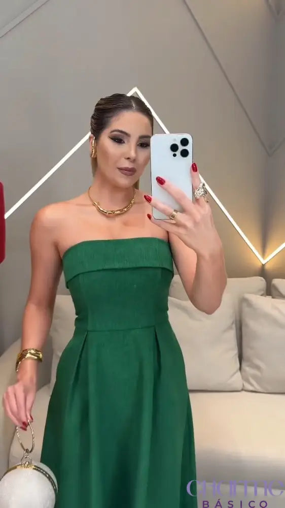 Vestido Emerald – Elegância e Simplicidade Atemporal!