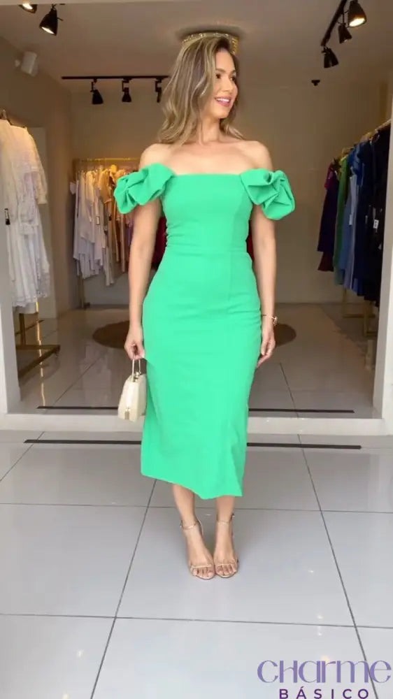 Vestido Jade – Elegância Vibrante e Estilo Atemporal!