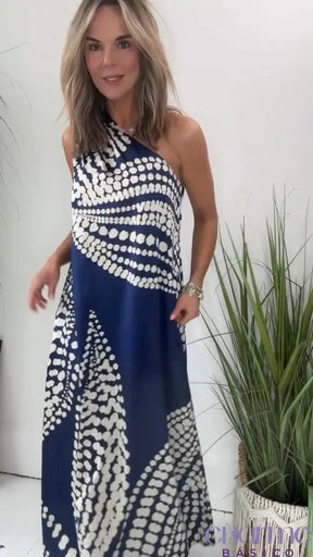 Vestido Maxi Olivia: A elegância atemporal em sua forma mais pura