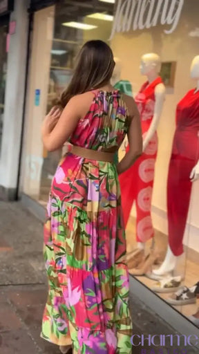 Vestido Tropical Paraíso - Vibração e Elegância para os Dias de Sol